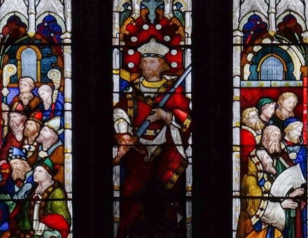 King Æthelstan, flanked by images of the Synod of Arles, on the window of Beverley Minister. Jules & Jenny (CC BY 2.0).
