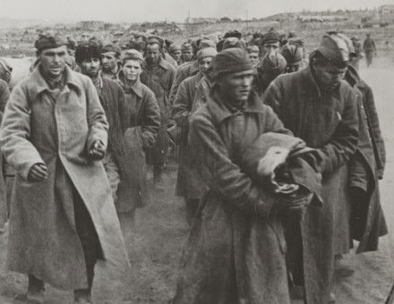 Russian prisoners of war during the Battle of Stalingrad, 27 October 1942. National Archief. Public Domain.