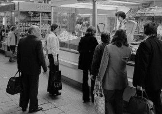 A department store in East Berlin, by Christof Sonderegger, September 1975. ETHBIB.Bildarchiv. Public Domain.