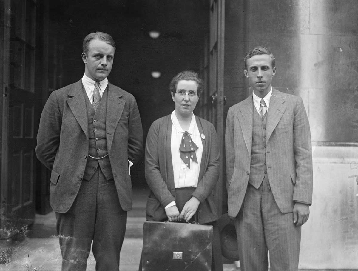 Dorothy Garrod and her assistants, London, 1931 © Topfoto. Dorothy Garrod and her assistants, London, 1931 © Topfoto.