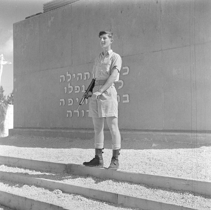 Young Haganah fighter stands as an honor guard during the first anniversary of Israel’s independence, 1949. Nationaal Archief. Public Domain.
