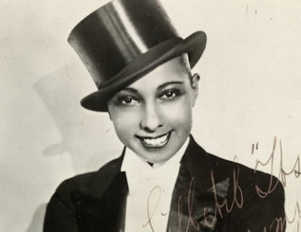 Josephine Baker portrait by Studio Piaz, 1933. Oslo Museum. Public Domain.