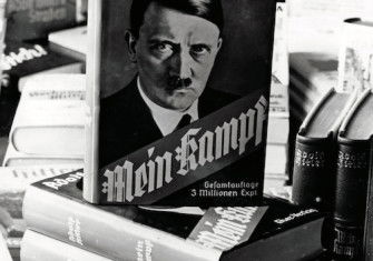 Mein Kampf on sale, c.1938. Fotoarchiv für Zeitgeschichte/akg-images.