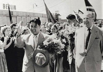 North Korean leader Kim Il Sung arrives at Schönefeld airport in East Berlin, welcomed by Otto Grotewohl, prime minister of the GDR, 6 June 1956. Keystone/Hulton Archive/Getty Images.