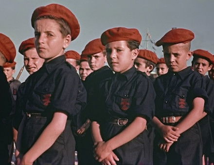 Young Falangists in Spain, by Granz Grasser, 1937. Deutsche Fotothek. Public Domain.