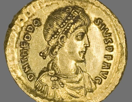 Gold Solidus of the Roman emperor Theodosius I, c.383-88. Art Institute of Chicago. Public Domain.